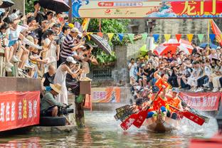 中国男篮今日中午在青岛集结完毕 下午进行了第一堂训练课